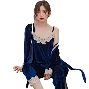 Conjunto de tres piezas de pijama de encaje para mujer, <span class=keywords><strong>moda</strong></span> de otoño e invierno, edición coreana, terciopelo dorado, traje de vestir para el hogar - Product Image 1
