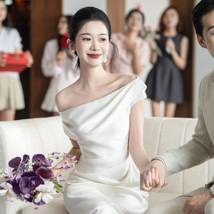 <span class=keywords><strong>Abito</strong></span> da Sposa Principessa con Scollo Profondo a V, Spalle Scoperte, Vita Segnata, Lunghezza <span class=keywords><strong>Midi</strong></span>, Dettagli in Cristallo e Illusione Ottica, Nuovo Vestito da Sera per Spose - Product Image 1