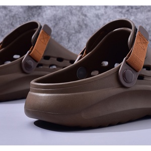 Scarpette leggere EVA Custom estate nuove Unisex tinta unita zoccolo pantofole impermeabili e comode da giardino da spiaggia essenziali pantofole - Product Image 3