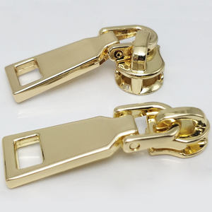 Tirette en métal personnalisée pour fermetures éclair, extrémités de fermeture éclair, curseurs de fermeture éclair avec logo en lettres pour sac à main et vêtement - Product Image 1