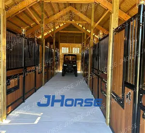 Paneles frontales de puesto de caballos Classic Equine Equipment con comedero de heno y particiones de establo de caballos
