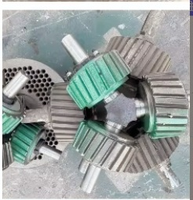 Pièces détachées pour machine à granulés d'aliments pour animaux, rouleau robuste, design pratique, durable et longue durée de vie.
