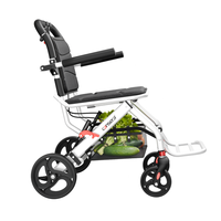 Fauteuil roulant pliable approuvé par les compagnies aériennes, pneus pleins de 8 pouces, siège en maille respirante, cadre en acier au carbone avec poignée de traction et panier de rangement