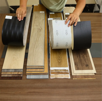 Autocollants de revêtement de sol LVT d'intérieur à grain de bois élevé, résistants à l'usure, à décoller et à coller, ignifuges, résistants à l'humidité, imperméables