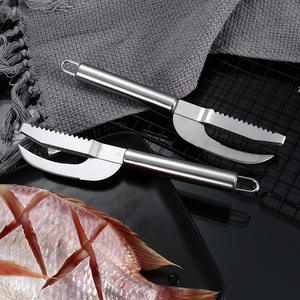 Outil <span class=keywords><strong>de</strong></span> cuisine 3 en 1 en acier inoxydable pour enlever les écailles <span class=keywords><strong>de</strong></span> poisson, grattoir <span class=keywords><strong>à</strong></span> filet, outils pour <span class=keywords><strong>fruits</strong></span> <span class=keywords><strong>de</strong></span> <span class=keywords><strong>mer</strong></span> en métal, y compris des pinces <span class=keywords><strong>à</strong></span> arêtes <span class=keywords><strong>de</strong></span> poisson - Product Image 2