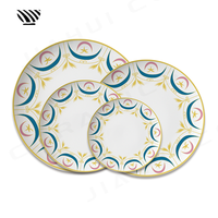 Ensemble exquis d'assiettes en céramique à motif multicolore garni d'or Designs vifs pour un décor de table de mariage enchanteur
