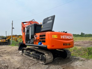 Excavadora de cadenas VOLVO EC210 usada de 21 toneladas, de segunda mano, a bajo precio, modelo 2022, con motor Volvo Penta y capacidad de cazo de 1.1m, probada. - Product Image 3