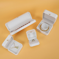 Boîte à bijoux en velours de luxe en stock d'usine SIFOO, emballage cadeau en cuir blanc pour bijoux, boîte à bagues et pendentifs