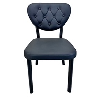 Chaise de salle à manger en cuir PU capitonnée noire - Chaise à dossier incurvé avec pieds noirs mats pour les espaces de salle à manger modernes et luxueux