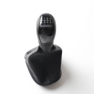 Couvercle en cuir pour pommeau de levier de vitesse de voiture, pour Mercedes-Benz classe C W203 S203, conception ergonomique - Product Image 1