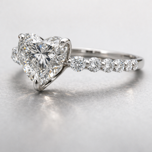 Anillo de Platino para Mujer con Diamantes Naturales, Joya de Lujo con Acabado Liso para Propuesta de Matrimonio y Uso Diario - Product Image 2