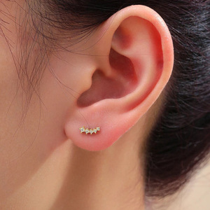 Pendientes de tuerca de platino chapados en oro con diamantes, diseño geométrico, engaste de garra, para uso diario ED-402 - Product Image 3