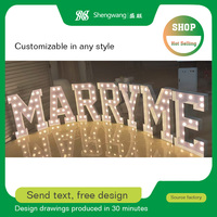 Lettre géante lumineuse personnalisée de 4 pieds, enseigne autoportante géante en forme de lettre, idéale pour mariage ou événement.