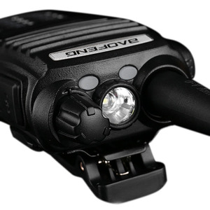 <span class=keywords><strong>Baofeng</strong></span> UV-82 8W5W Talkie-walkie portable FM à double canal Radio amateur à double PTT Récepteur à double fréquence UHFVHF Émetteur 10 km - Product Image 4
