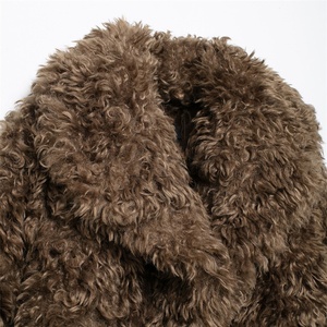Boying Mulheres Eco-Friendly Inverno Faux <span class=keywords><strong>Fur</strong></span> Tecido Plain Tingido Casaco Curto com Café-colorido Efeito Encaracolado Lapela Regular Fit - Product Image 4
