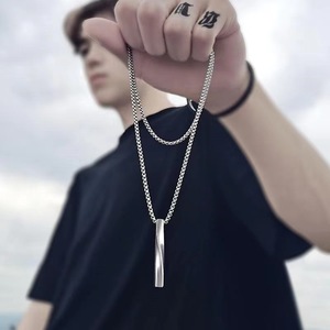 Collar Unisex de Acero Inoxidable con Diseño Espiral, Estilo Simple y Minimalista, Inspirado en el Hip-Hop, Ideal para Fiestas y para Instagram - Product Image 1