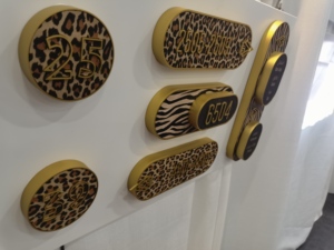 Chất lượng cao chải 3D kim loại thư ký mạ điện màu đồng laser cắt biển hiệu cho các công ty xe hơi treo tường - Product Image 5