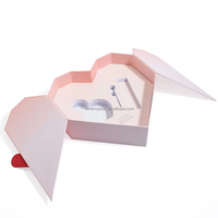 Boîte cadeau de parfum en forme de cœur écologique personnalisée avec gaufrage, laminage mat et doublure en éponge pour femmes