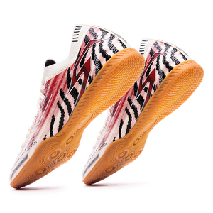 Chaussures de football personnalisées : tige en PVC, semelle extérieure en caoutchouc, résistantes à l'usure, antidérapantes, unisexes, toutes saisons, chaussures de <span class=keywords><strong>futsal</strong></span> d'intérieur ODM OEM - Product Image 2