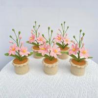 Bunga Lily Rajutan Tangan dalam Pot, Bunga Buatan dari Benang Katun, Rangkaian Bunga Rajut, Hiasan Meja Realistis, Hadiah