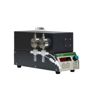 Bomba de pistón sin pulsaciones Ns Japan Precision Science Kx204-010 con motor paso a paso y control digital, tipo abrazadera, 0.1-10 bar - Product Image 1