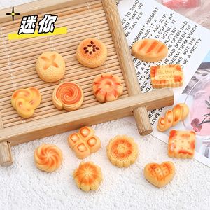 Mini pain nourriture jouets bricolage crème colle pinces à <span class=keywords><strong>cheveux</strong></span> trou chaussures boucles décoratif résine accessoires Nail Art breloque autocollant - Product Image 1