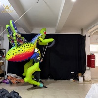Marionnette gonflable réaliste d'orchidée, de mante et de sauterelle pour les activités commerciales des zoos et des jardins botaniques