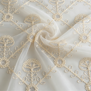 Tissu en crêpe de polyester à haute torsion avec motifs floraux en losanges répétés, combiné à des paillettes et des broderies en cordon - Product Image 4