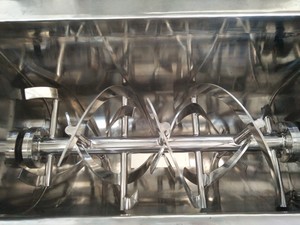 آلة خلط البروتين مخصصة من المصنع، آلة خلط المساحيق الصناعية، آلة خلط الأعلاف للماشية بنظام الشريط - Product Image 4