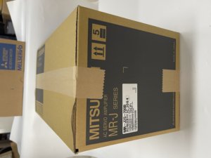 เครื่องขยายสัญญาณเซอร์โว AC รุ่น MR-J2S-700B - Product Image 1