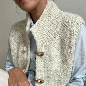 シンプルなヴィンテージスタイル白いニットノースリーブベストボタン装飾付きシングルブレストクロージャー冬のファッション - Product Image 2