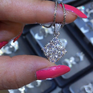 Collana con Ciondolo a Rombo Semplice per Donne, Elegante Catena da Indossare Quotidianamente - Product Image 2