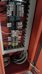 Magasin de palettes semi-automatique électrique avec AGV pour la manutention de cartons en plastique d'emballage alimentaire et distributeur robotisé - Product Image 6