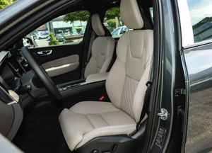 Voiture neuve automatique 2024, 180 km, <span class=keywords><strong>VOLVO</strong></span> XC60 B5 AWD Deluxe, SUV familial de taille moyenne, performance <span class=keywords><strong>Volvo</strong></span>, à <span class=keywords><strong>vendre</strong></span> - Product Image 5