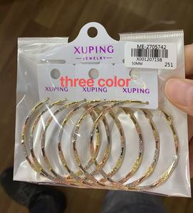 <span class=keywords><strong>Pendientes</strong></span> <span class=keywords><strong>de</strong></span> Aro Grandes y Exagerados <span class=keywords><strong>de</strong></span> XUPING Jewelry, Chapados <span class=keywords><strong>en</strong></span> <span class=keywords><strong>Oro</strong></span>, con Diseño Geométrico Circular, Minimalistas, Tricolor, Multicolor, para Mujer - Product Image 6