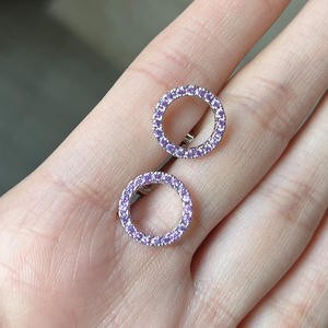 Boucles d'oreilles classiques en diamant violet pour femmes en argent avec diamants naturels ronds, style à porter au quotidien, modèle E1824 - Product Image 3