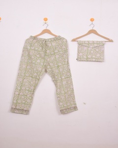 Ensemble de pyjama pour femmes de haute qualité imprimé à la main, vêtements de nuit respirants pour l'été, prix de gros - Product Image 3