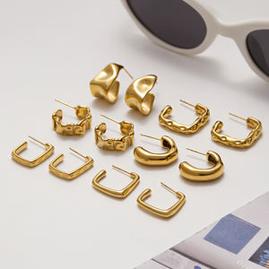 Aretes de Aro J&D Jewelry de Acero Inoxidable Antideslustre e Impermeables con Acabado Muy Pulido, Diseño Clásico Martillado y Retorcido en Diversas Formas de Temporada - Product Image 2