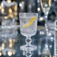 Verre à liqueur Sunburst Medallion 60 ml, motif ovale gaufré, bordure perlée, pied clair à poignée en forme de balustre