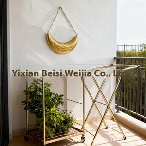 Hiasan dinding sabit besi emas dipalu gantungan dinding seni Modern pernikahan <span class=keywords><strong>Diwali</strong></span> dekorasi dinding logam vertikal mewah - Product Image 3