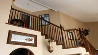 Design moderne de piliers d'escalier, balustrades, accessoires de garde-corps en bois massif, rampes d'escalier pour usage hôtelier, couleur personnalisée 1