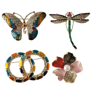 Avrupa amerikan lüks elmas kelebek broş yeni renk işık yusufçuk korsage kadın pelerin Trendy Metal el sanatları üzerinde sabit