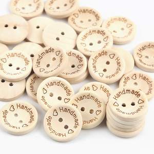 Botones de madera grabados con láser sostenibles con logotipo de 2 agujeros y cuentas decorativas para ropa de niños, bolsos Vaqueros, abrigo DIY - Product Image 1