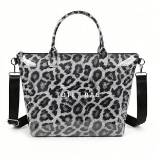 Bolso de Playa de PVC con Estampado de Leopardo, Bolso Bandolera Impermeable de Gran Capacidad, Bolso de Mano para Viajes y Compras, Bolso de Hombro para Mujer - Product Image 4
