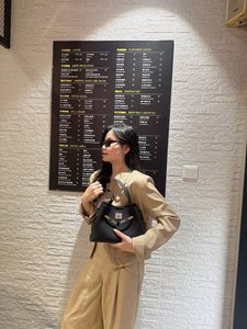 Bolso Hobo Holgado al por Mayor del Reino Unido, Interior de Cuero Genuino, Fabricantes Personalizados de Boutiques Francesas, B2B, Alta Rentabilidad, Venta Rápida - Product Image 1