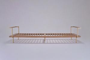 مقعد طويل مستطيل جديد مبطن بالمخمل مع هيكل من الفولاذ المقاوم للصدأ الذهبي، مناسب كمسند للأحذية أو نهاية السرير للمنزل أو الفندق - Product Image 4