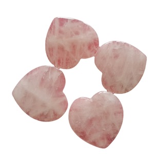 Rouleau de massage facial en pierre de cristal rose en forme de cœur, 4 cm, pour le soin du visage - Product Image 1