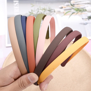 طوق شعر نسائي بطباعة الشعار طوق شعر نحيف Alice للفتيات - Product Image 1