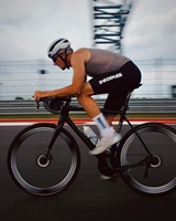 Shorts de cyclisme en tissu 80% nylon 20% élasthanne, tissu de compression extensible dans quatre sens, tissu tricoté chaîne.