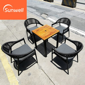 Set da Pranzo Moderno di Alta Qualità per Esterni, <span class=keywords><strong>Giardino</strong></span> e Ristorante, <span class=keywords><strong>Tavolo</strong></span> Quadrato in Legno con <span class=keywords><strong>Sedie</strong></span> Impilabili in Corda e Telaio in Alluminio per Hotel - Product Image 2